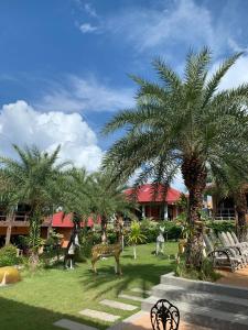 Ein Garten an der Unterkunft Chomview Resort