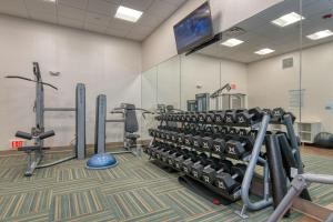 a fitness room with treadmills and tread machines at Holiday Inn Express Hotel and Suites Lincoln Airport, an IHG Hotel in Lincoln