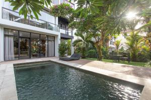 The swimming pool at or close to Balian Surf Villas