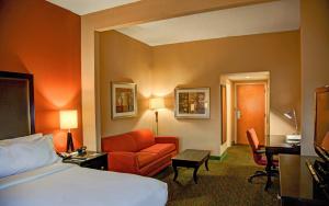 Ένα ή περισσότερα κρεβάτια σε δωμάτιο στο Holiday Inn Express Tyler South by IHG
