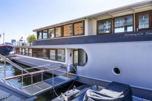 阿姆斯特丹Stunning boat with a view的相册照片