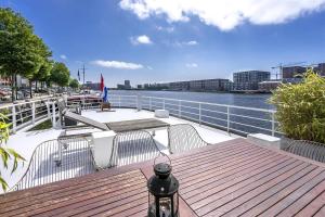 Foto dalla galleria di Stunning boat with a view ad Amsterdam