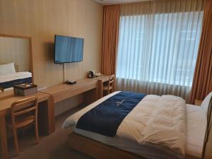 TV a/nebo společenská místnost v ubytování Incheon Aiport Airrelax hotel