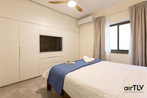 Lova arba lovos apgyvendinimo įstaigoje AirTLV - Sirkin Beautiful Apartment Super Prime location