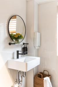 A bathroom at The Jensen Potts Point