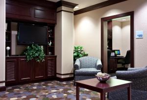 Foto dalla galleria di Holiday Inn Express & Suites Chicago West-O'Hare Arpt Area , an IHG Hotel a Hillside