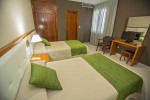 Postel nebo postele na pokoji v ubytování Hotel Teruel