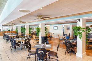 Restoran või mõni muu söögikoht majutusasutuses Holiday Inn Key Largo, an IHG Hotel
