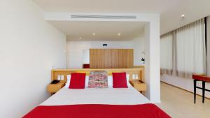Posteľ alebo postele v izbe v ubytovaní Gran Hotel Reymar 4 Sup