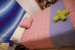 Łóżko lub łóżka w pokoju w obiekcie Sea & Wave Peña Apartament