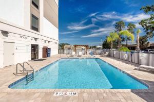 Bazen u ili blizu objekta Holiday Inn Express & Suites Lakeland South, an IHG Hotel