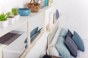 Posezení v ubytování Sea & Wave Ventura Studio Apartment