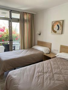 A bed or beds in a room at Apartamentos Maspalomas Foresta