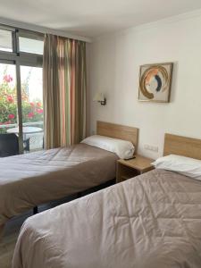 A bed or beds in a room at Apartamentos Maspalomas Foresta