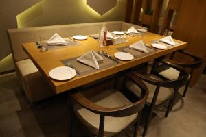 The Fern Residency, Morbi餐厅或其他用餐的地方