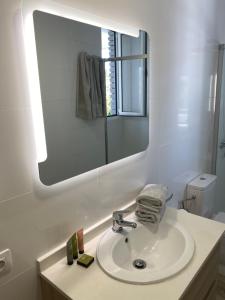 A bathroom at Apartamentos Maspalomas Foresta
