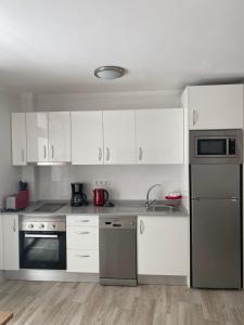 A kitchen or kitchenette at Apartamentos Maspalomas Foresta