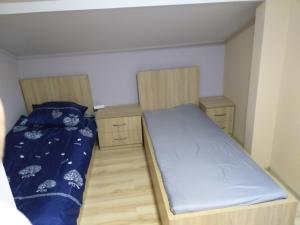 Posteľ alebo postele v izbe v ubytovaní Agroturystyka Czerwone Maki 2 Łazienki 5 Pokoi Kuchnia - NoclegiGrodziskPL 792-535-535