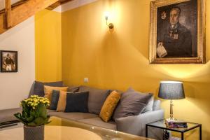 A seating area at Casa Hosteno