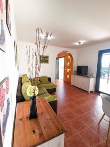 TV a/nebo společenská místnost v ubytování Paradise Villa