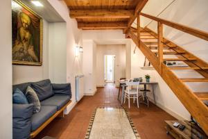 A seating area at Casa Hosteno
