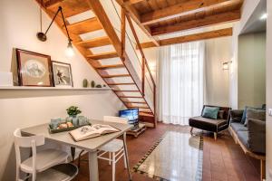 A seating area at Casa Hosteno