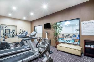 The fitness centre and/or fitness facilities at Holiday Inn Express & Suites - Albany Airport - Wolf Road, an IHG Hotel