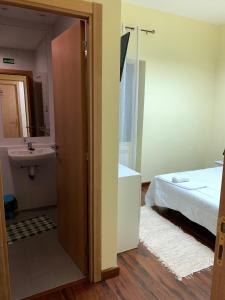 A bed or beds in a room at El cordal de laciana