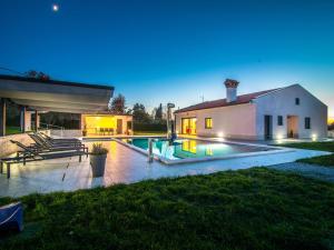 a backyard with a swimming pool and a house at Beautiful Villa in Vrsar with Swimming Pool in Vrsar