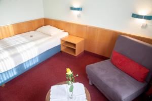 Łóżko lub łóżka w pokoju w obiekcie Sporthotel Öhringen