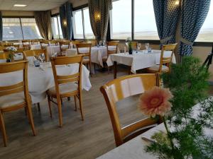 Restaurace v ubytování Logis Hôtel Le Bretagne