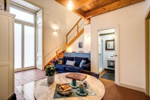 A seating area at Casa Hosteno
