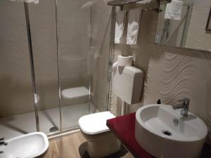 Koupelna v ubytování Igiban Hotel