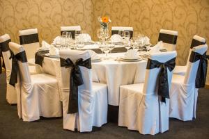 Restaurace v ubytování Hotel Park Doboj + 37 fotografií