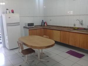 Kuhinja oz. manjša kuhinja v nastanitvi Casarão com piscina e churrasqueira