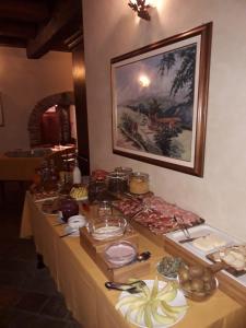 Un restaurante o sitio para comer en Castel Martino