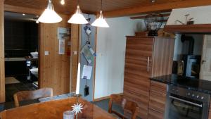 Kuchyň nebo kuchyňský kout v ubytování Chalet Bärgblick