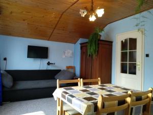 a living room with a checkered table and a couch at podkornutami in Sękowa