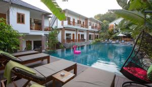 Bazén v ubytování Nadine Phu Quoc Resort & Spa nebo v jeho okolí