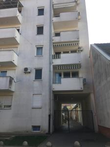 Budova, v ktorej sa apartmán nachádza