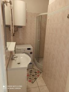 Koupelna v ubytování Centrum 2 apartman + 10 fotografií