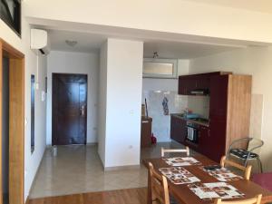 Kuchyňa alebo kuchynka v ubytovaní Gala Apartments