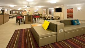 Foto de la galería de Holiday Inn Express Hotel & Suites Minneapolis - Minnetonka, an IHG Hotel en Minnetonka