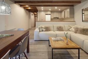 Posezení v ubytování Val de Ruda Luxe 9 by FeelFree Rentals + 12 fotografií