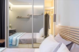 A bed or beds in a room at ATHENS PHOS Brand New Loft in Historical Athens Historical Center
