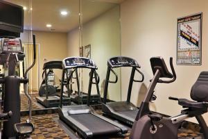 Gimnasio o instalaciones de fitness de Holiday Inn Killeen Fort Hood, an IHG Hotel
