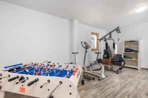 Posilňovňa alebo fitness centrum v ubytovaní Mountain family home Nola Ivano