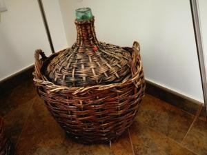 a wicker basket sitting on a floor next to a wall at Moinho da Ponte Velha in Bragança