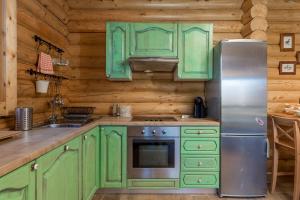 Kuchyňa alebo kuchynka v ubytovaní Mountain family home Nola Ivano