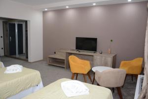TV a/nebo společenská místnost v ubytování Hotel Intergaj Bijeljina